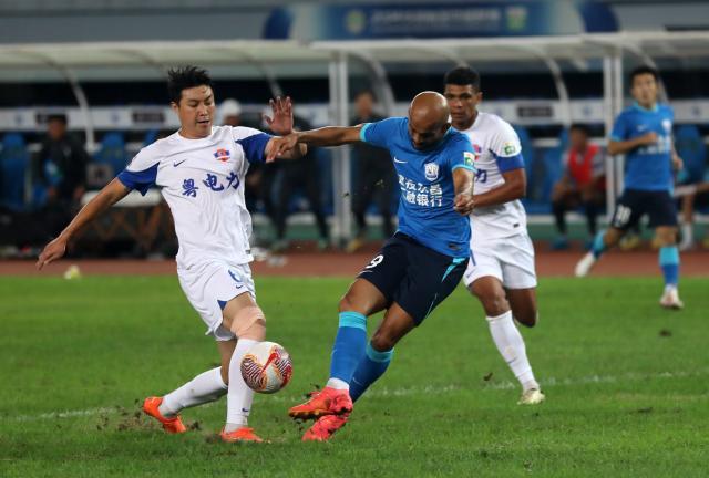 半岛体育网址-从倒霉蛋变幸运儿！降级的梅州客家又回来了