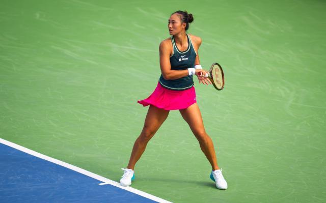 半岛体育官网-遭遇对斯瓦泰克4连败 拥有好发球的郑钦文去哪了？