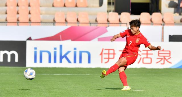 半岛体育-寿星王霜闪耀全场收生日大礼 梅开二度+制造3球